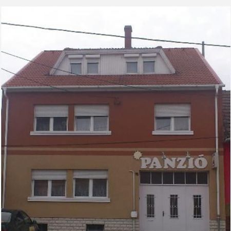 Hotel Napsugár Panzió Vác Esterno foto