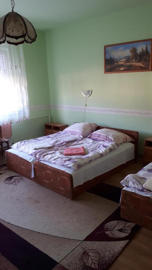 Hotel Napsugár Panzió Vác Esterno foto
