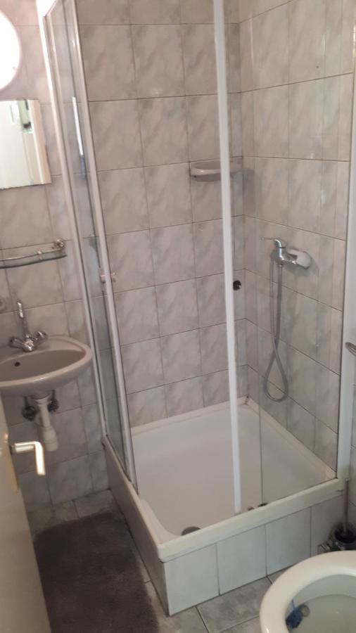 Hotel Napsugár Panzió Vác Esterno foto