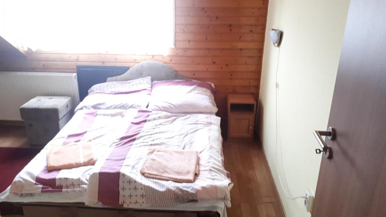 Hotel Napsugár Panzió Vác Esterno foto