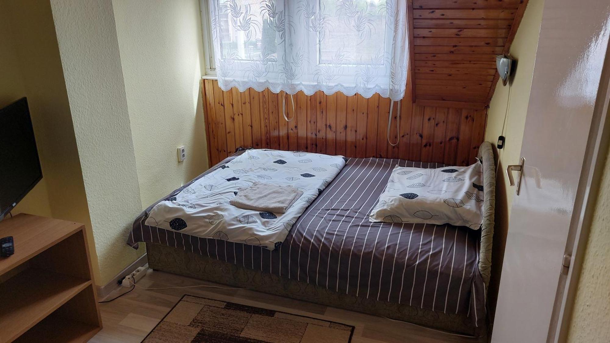 Hotel Napsugár Panzió Vác Esterno foto
